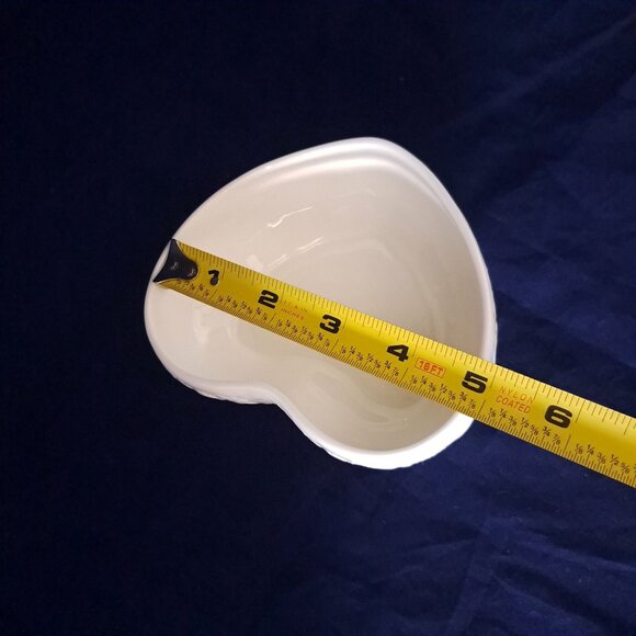 Royal Albert Old Country Roses Heart-Shaped Bone China Trinket Box - Picture 3 of 13